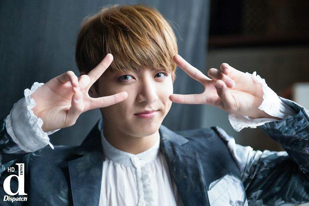 [161020] Dispatch uploaded some backstage photos of BTS (Jungkook ...