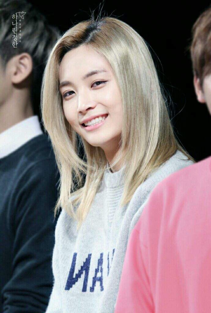 JEONGHAN'S HAIR IS CUT?! | K-Pop Amino