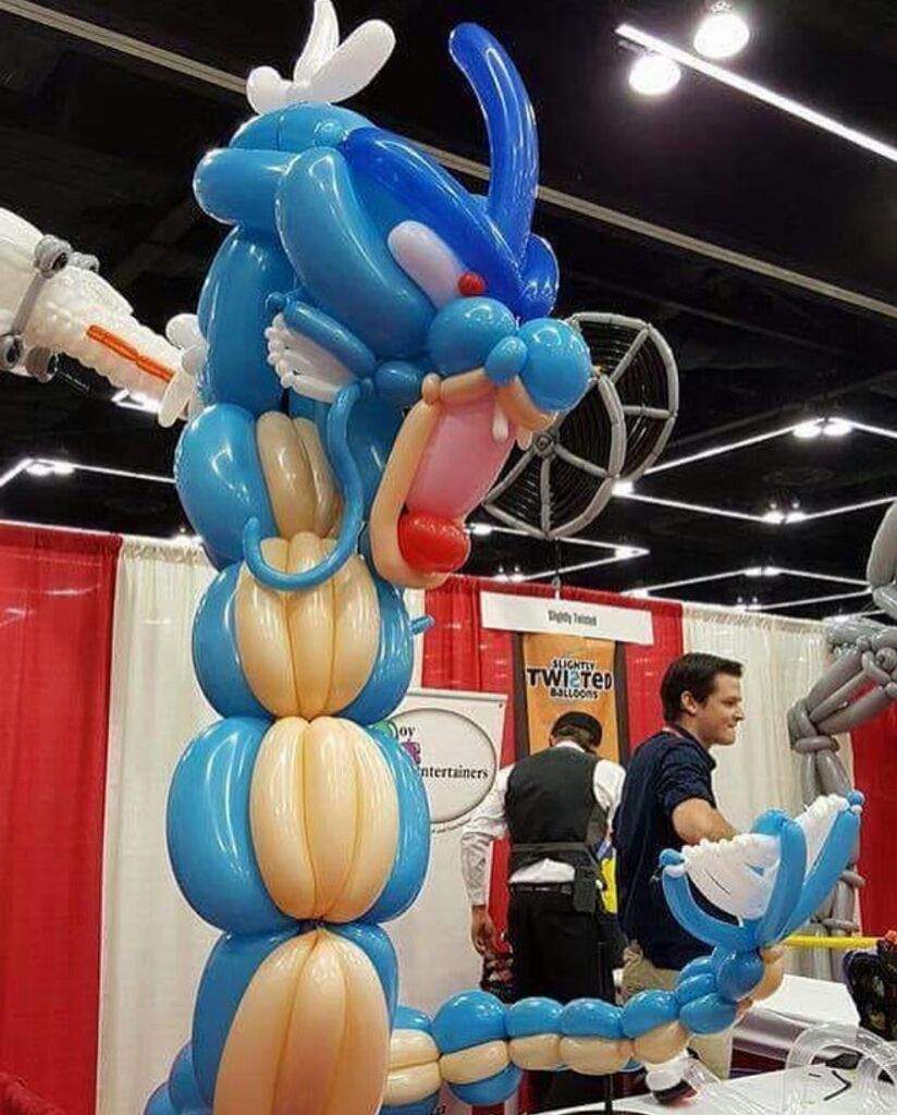 Gyarados made from balloons | Pokémon Amino