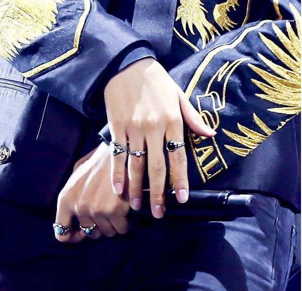 Taehyung's hand | ARMY's Amino