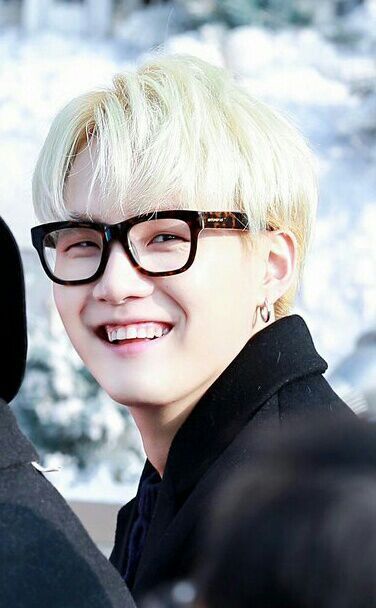 I live for: MIN YOONGI WITH GLASSES | K-Pop Amino