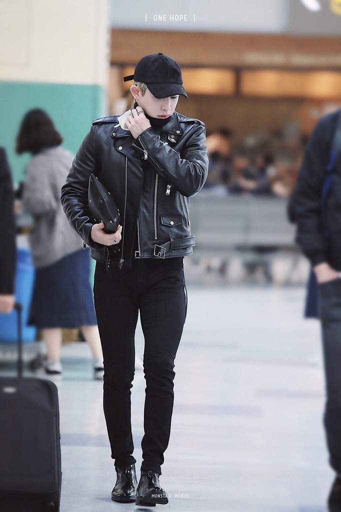 Wonho Airport Fashion 4 | MONBEBE Amino