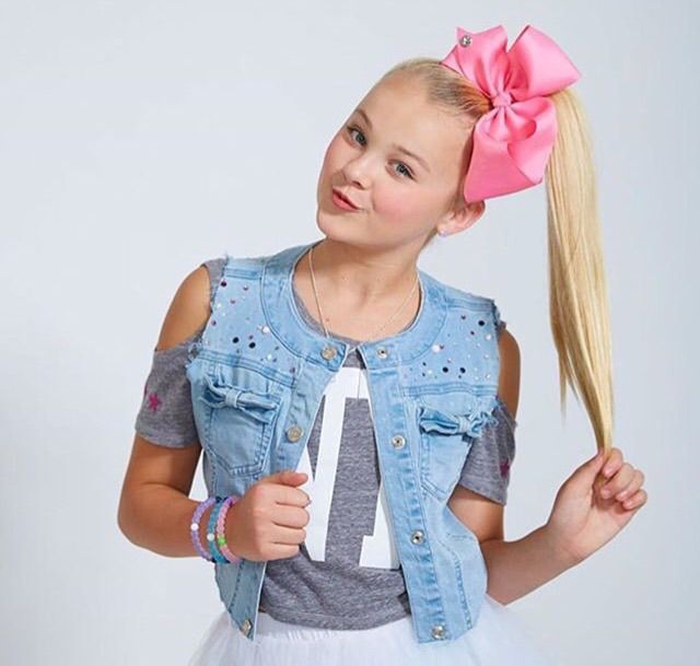 Claires Modeling JoJo Siwa Amino