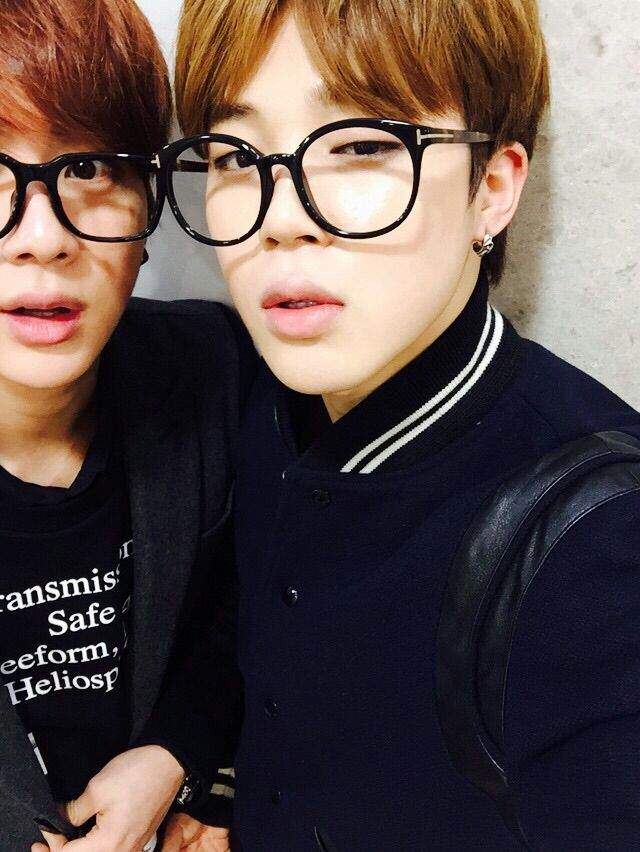 jimin con gafas aw | ARMY's Amino Amino