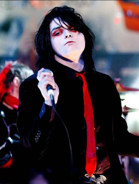 What's your favorite era of Gerard way?? | Emo Amino