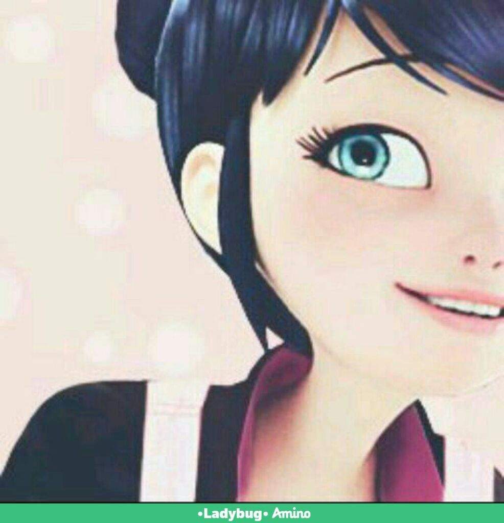 marinette con su molote😀😁 | Wiki | •Miraculous Ladybug Español• Amino