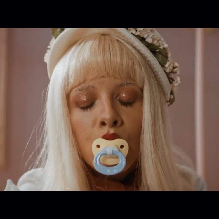 Mel she. Мелани мартинес pacify. мелани мартинес пасифай хе. мелани мартинес pacify her. melanie martinez pacify her.