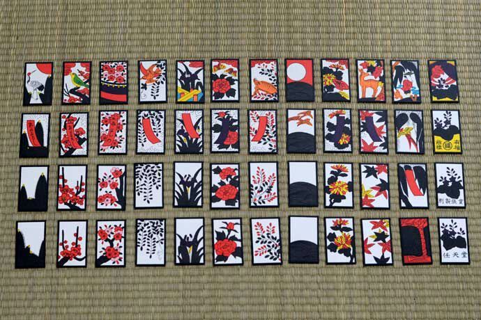 Хато игра. Японская колода ханафуда. Японские игральные карты ханафуда. Цветочные карты ханафуда. Карты ханафуда август.