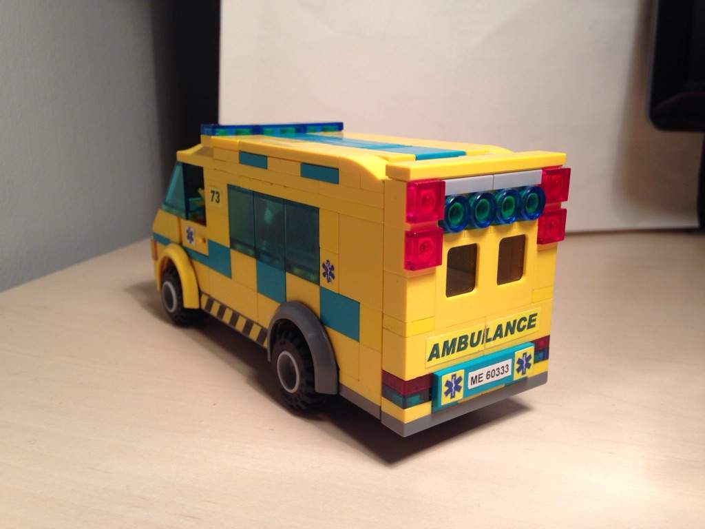 Lego ambulance moc | LEGO Amino