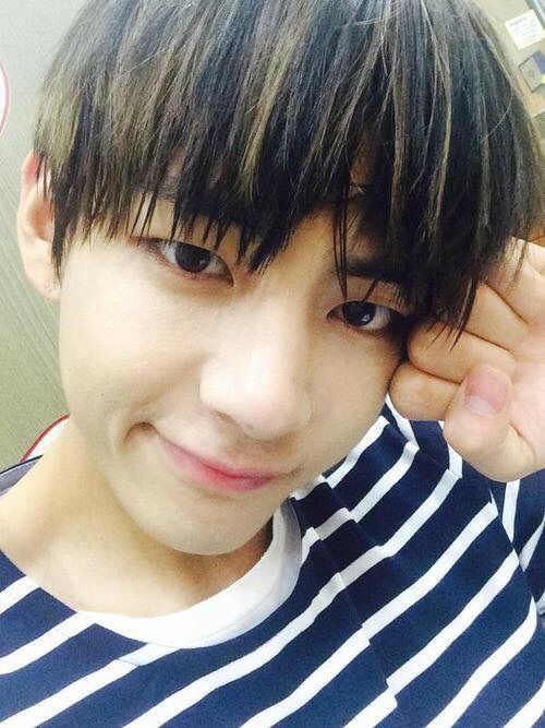 Taehyung selfie 📸 | ARMY's Amino