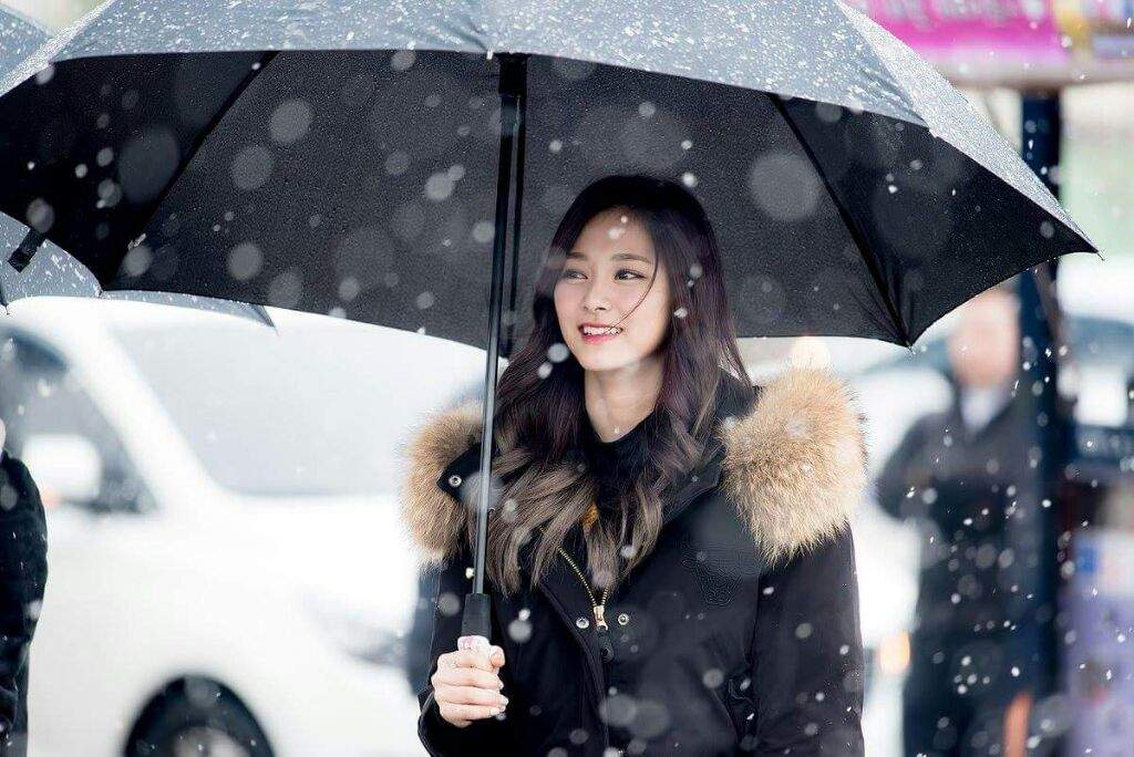 🍭Twice during Korea's first snowfall🍭 | K-Pop Amino