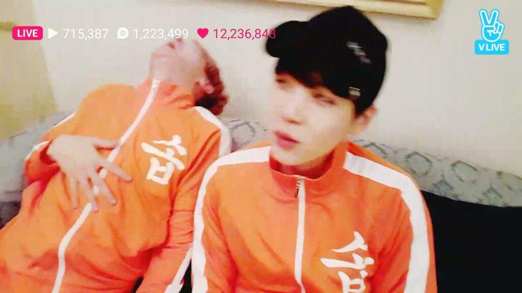 Some of the MOMENTS in Vlive with JHope and Suga! ARMY's Amino