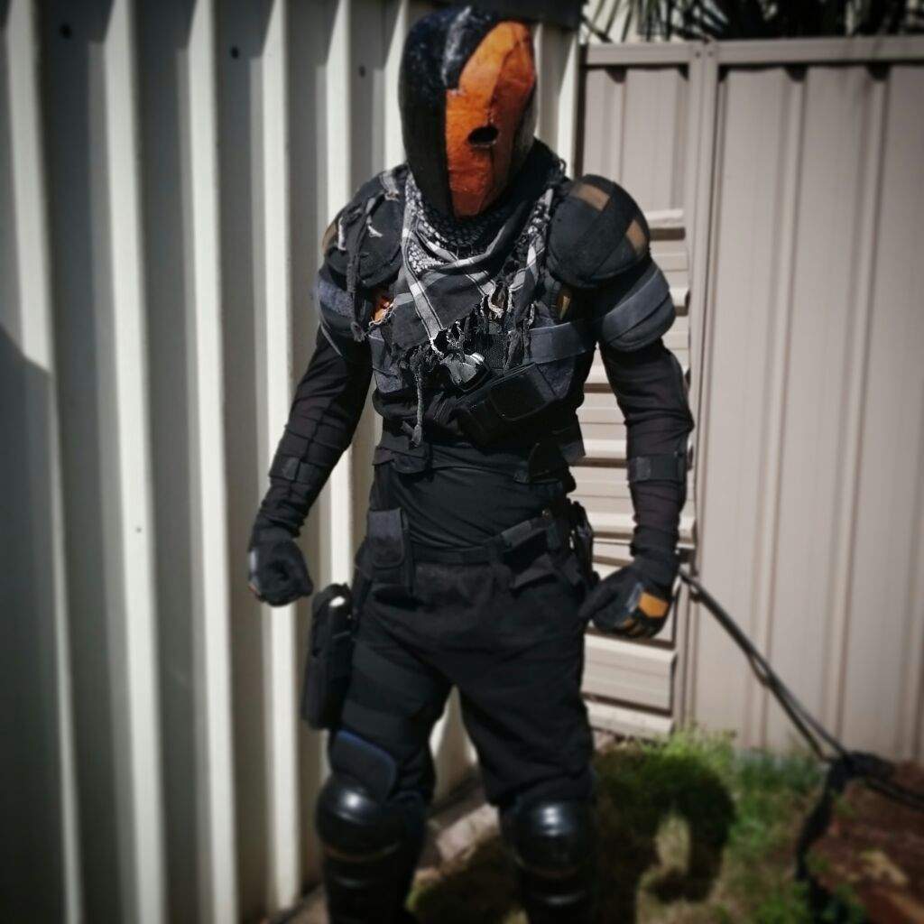 Opinions on Deathstroke's neck scarf? | Comics Amino