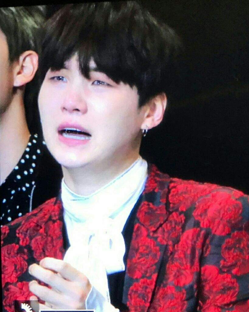 Min Yoongi llorando | •K-Pop• Amino