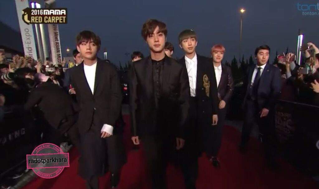 Bts Mama Red Carpet 16 Army S Amino