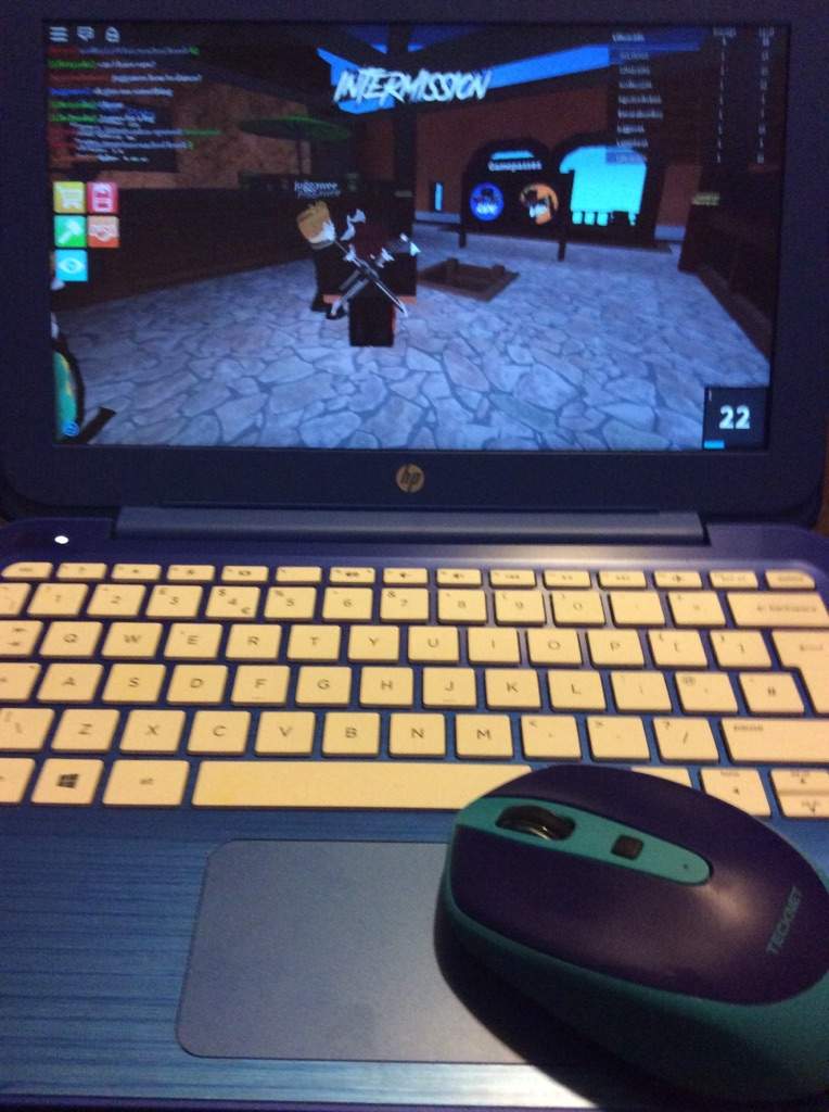Me Laptop Roblox Amino - laptop for roblox