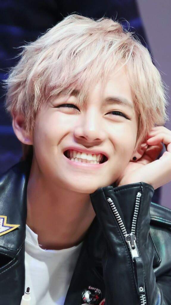 V's smile 😁 | ARMY's Amino