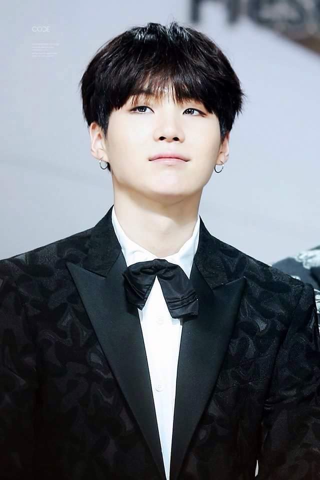 Suga looks so HANDSOME in a Tuxedo! What do you think? 💙 | ARMY's Amino