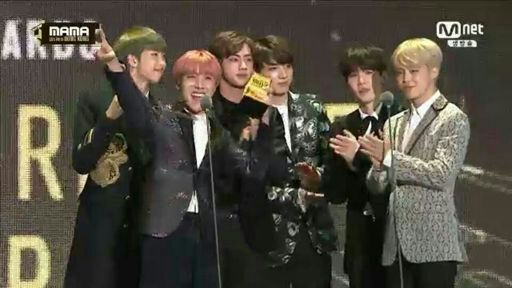 BTS GANA PREMIO "ARTIST OF THE YEAR 2016 (DAESANG)" | BTS LATINO Amino