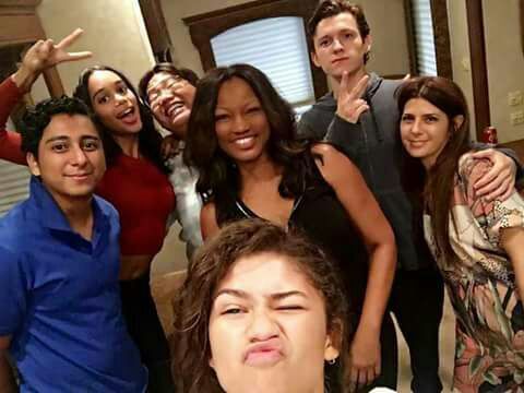 Selfi del elenco de spiderman Homecoming | •Cómics• Amino