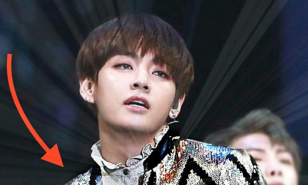 BTS V Looks Like A Prince From The Stars In Latest Stage Outfit | ARMY