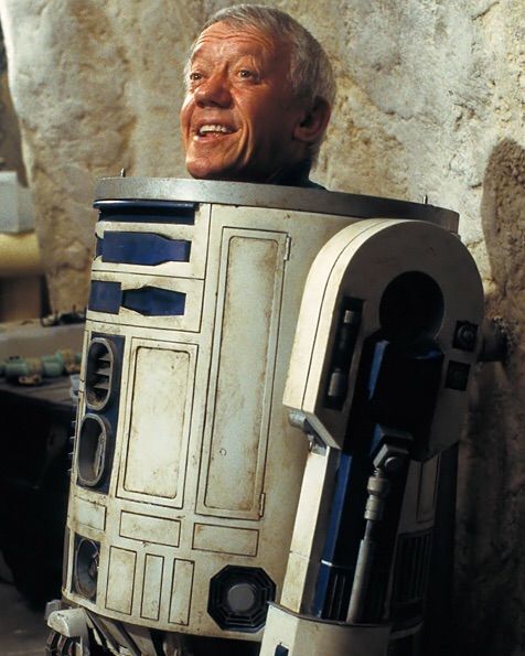 ¿Cuánto mide Kenny Baker? 498df6bdea1a7dcd79fc85c86ccc54c1f436afd3_hq