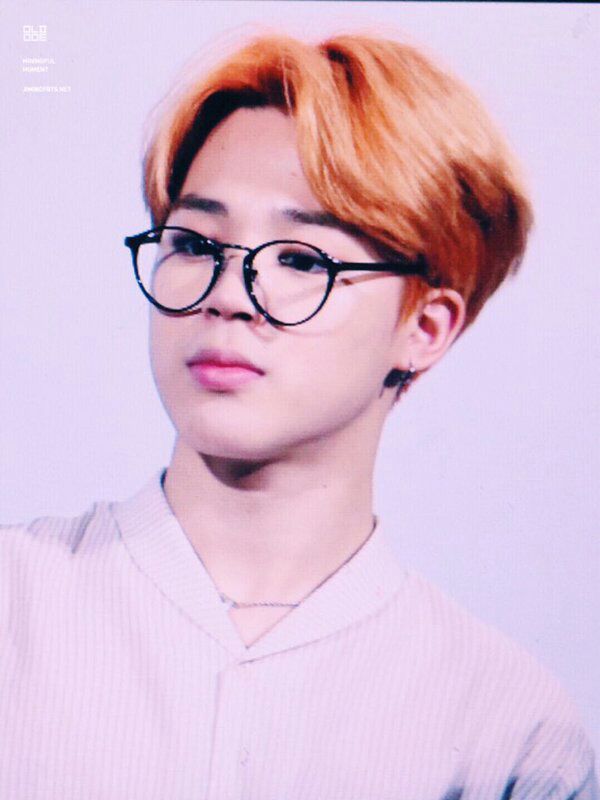 .⋆* ﾟjimin usando lentesﾟ *⋆. | ARMY's Amino Amino