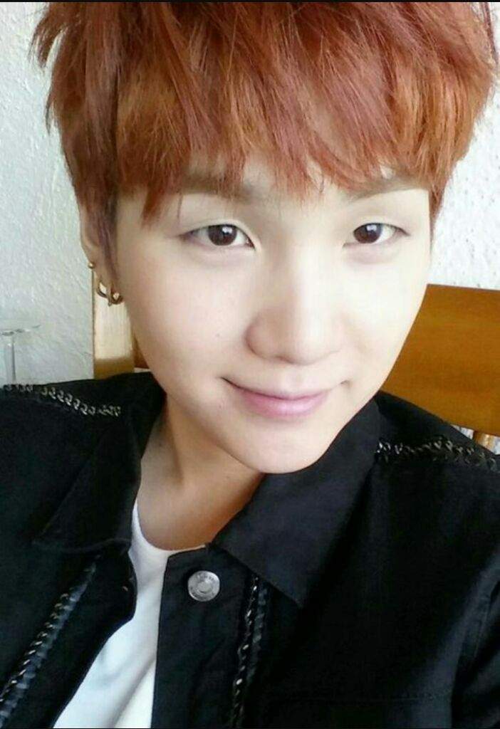 Yoongi with no makeup gives me life😍😍 | Genius Yoongi Amino