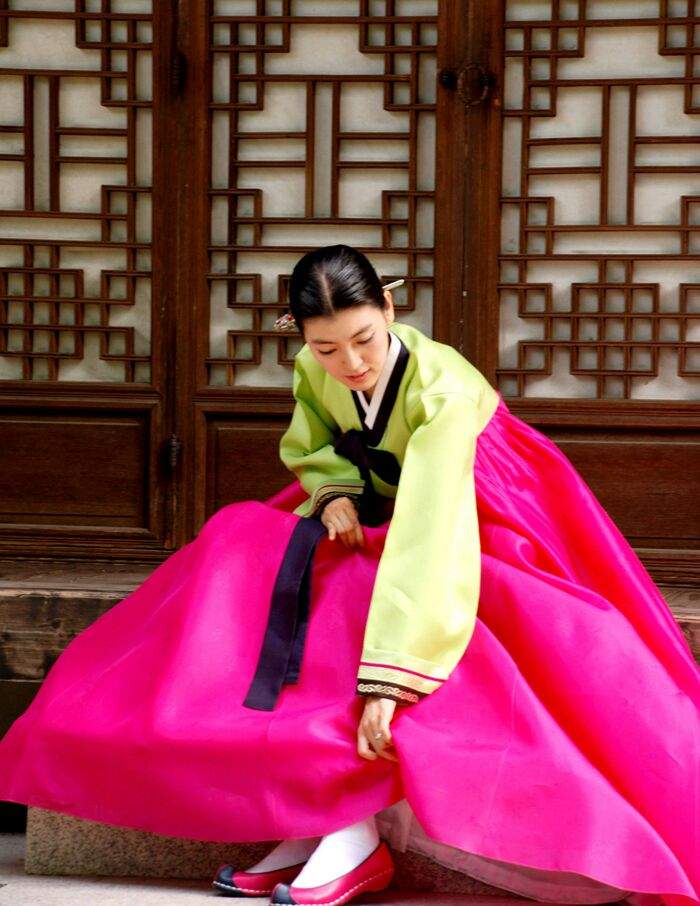 Korean Values and Traditions: The Hanbok | Trainee Life Amino