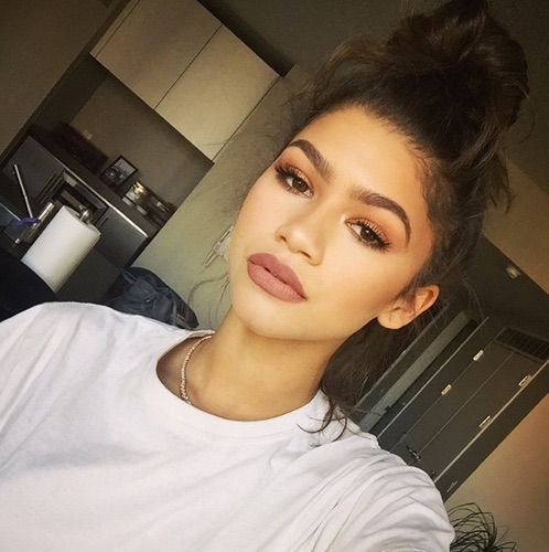 Top Selfies Challenge | Zendaya Amino