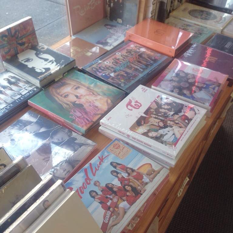 Kpop In Nyc Bandi Books Flushing K Pop Amino