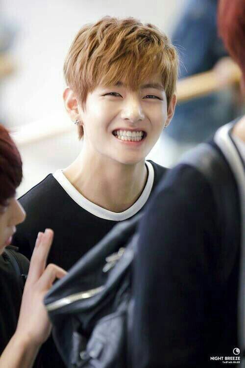 Times when Kim Taehyung made us feel blessed with his rectangular smile