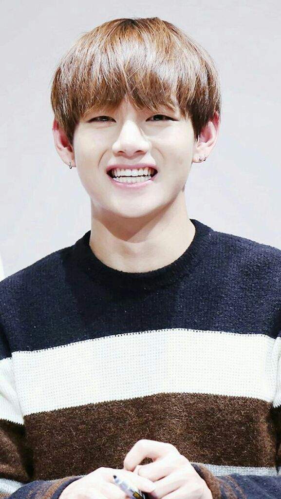 Times when Kim Taehyung made us feel blessed with his rectangular smile ...