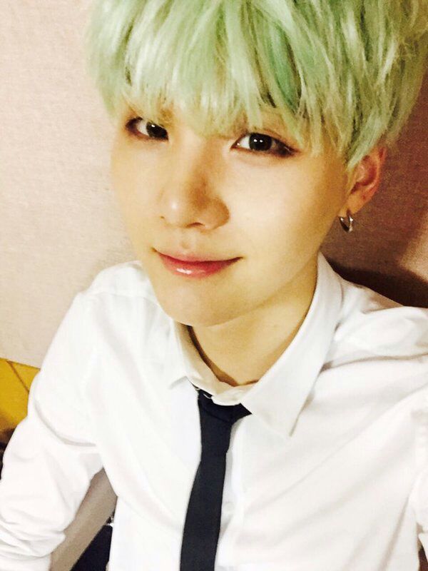 Yoongi selcas. | ARMY's Amino Amino