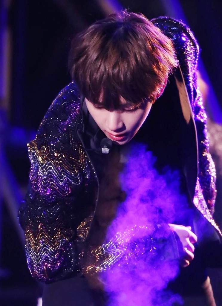 Sparkly Taehyung | K-Pop Amino