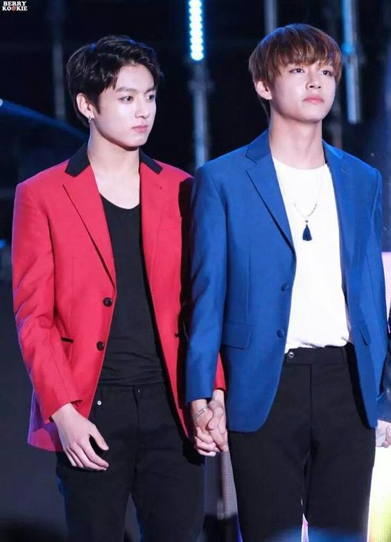 Skinship Appreciation: Holding Hands | K-Pop OTPs Amino