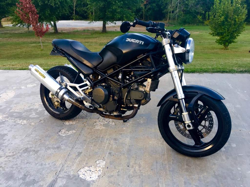 2000 ducati monster 750