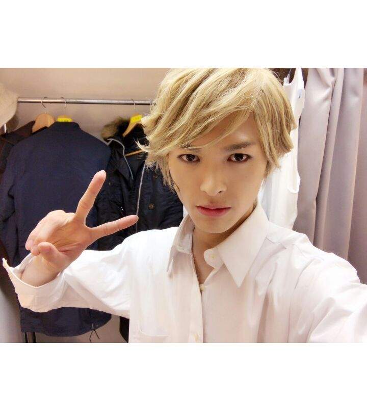 Oikawa stage actor goes blond | Haikyuu!! Amino