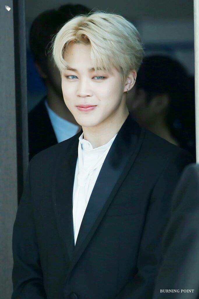 Do you prefer Jimin with or without contact lenses? | Park Jimin Amino