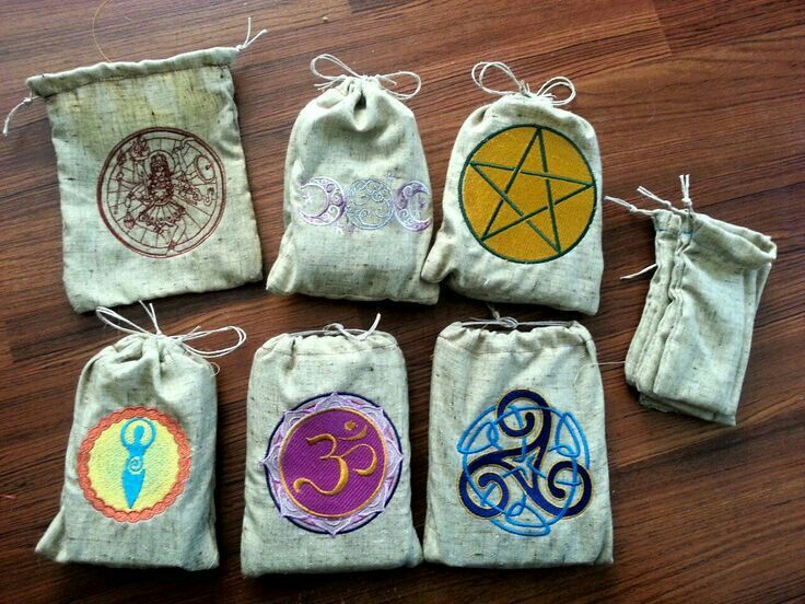 Witchcraft 101 06 What Is A Charm Bag And How To Use It The The Witches Circle