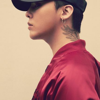 Heres How GDragon Ended Up Tattooing His Managers Bare Body On The Back  Of His Neck  Koreaboo