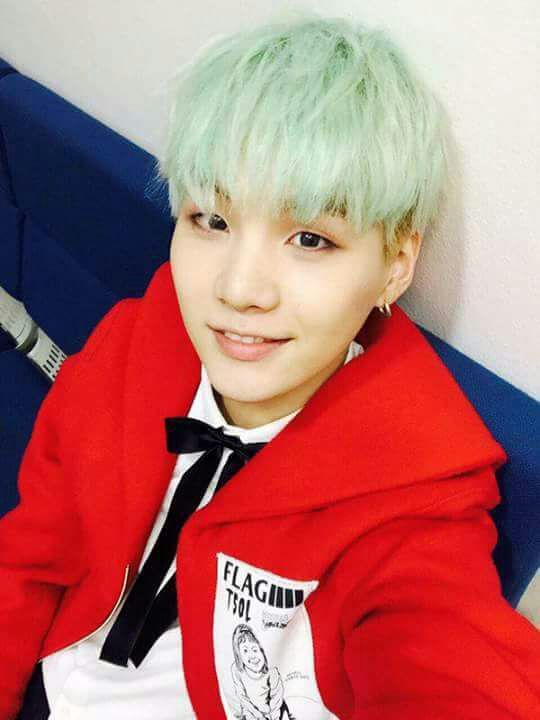 Suga con pelo color menta | ARMY's Amino Amino