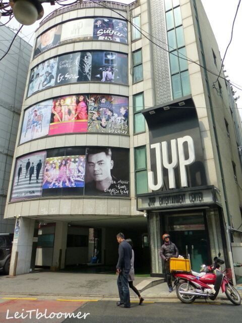 Сеул jyp entertainment. Сеул JYP. JYP Entertainment. Здание JYP В Сеуле. JYP Entertainment здание.