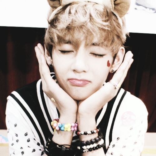 V aegyo | ARMY's Amino