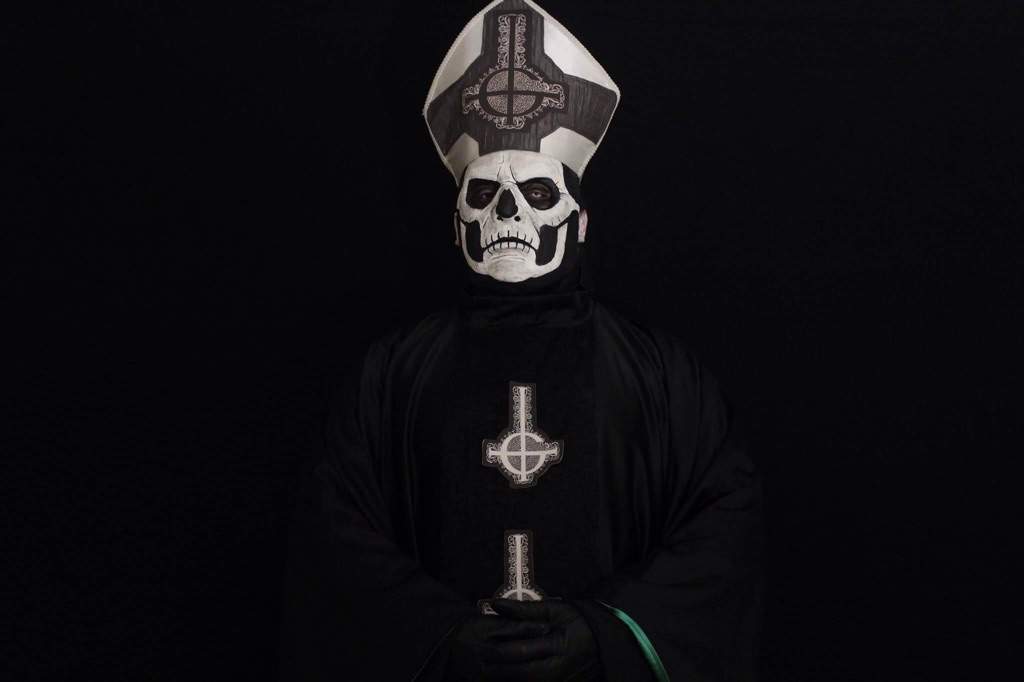 papa emeritus 2 statue