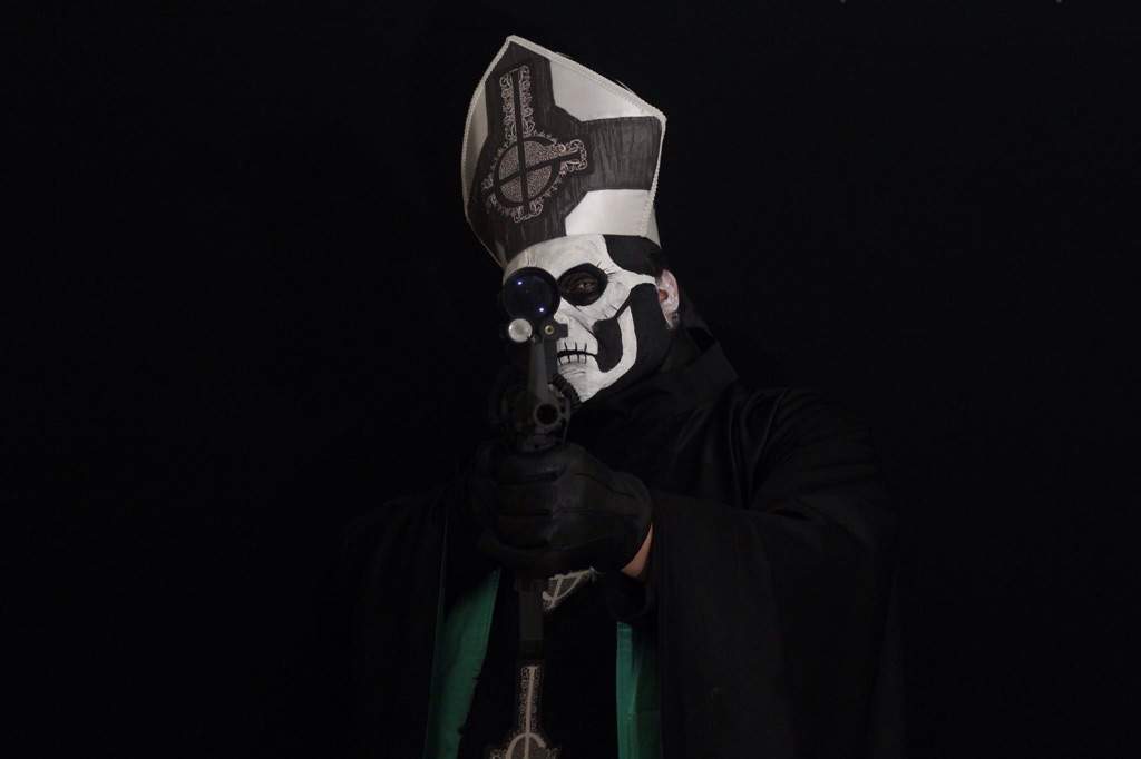 papa emeritus 2 statue