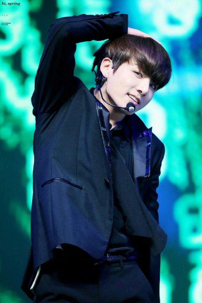 Jungkook dressed in all black is 👀💯👌 | ARMY's Amino