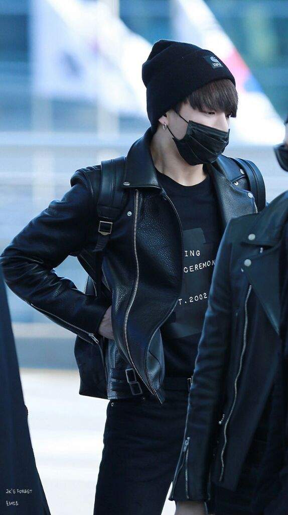 Jungkook dressed in all black is 👀💯👌 | ARMY's Amino