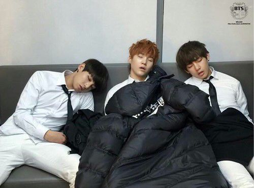 FOTOS DE BTS DURMIENDO UNOS ANGELITOS | ARMY's Amino Amino