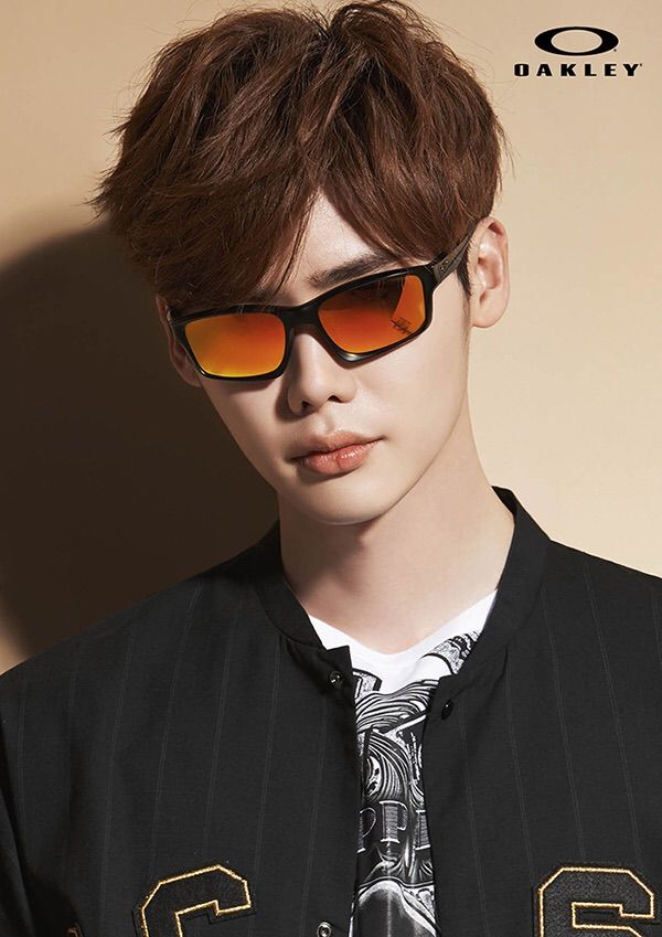 LEE JONG SUK Models Glasses Like No Other | K-Drama Amino